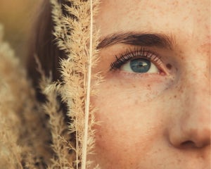 Pourquoi éviter les huiles essentielles en cas de peau sensible